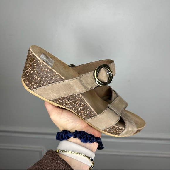 Dansko Susie Taupe Milled Nubuck Wedge Sandal Womens EU 42 US 11.5-12 - Picture 5 of 10